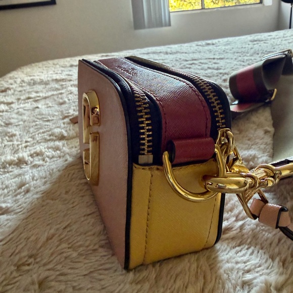 Marc Jacobs Pink Leather Crossbody Camera Bag with Gold Hardware - Picture 3 of 11